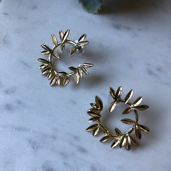 The Aria - Leafy Crescent Studs - Picture 4 of 6